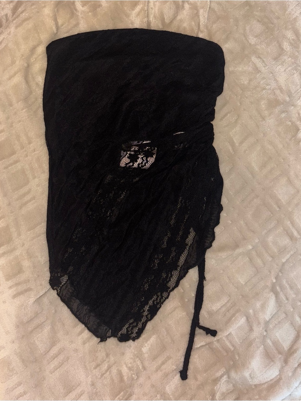 Women’s Charlotte Russe Asymmetric Crop Lace Tube Top